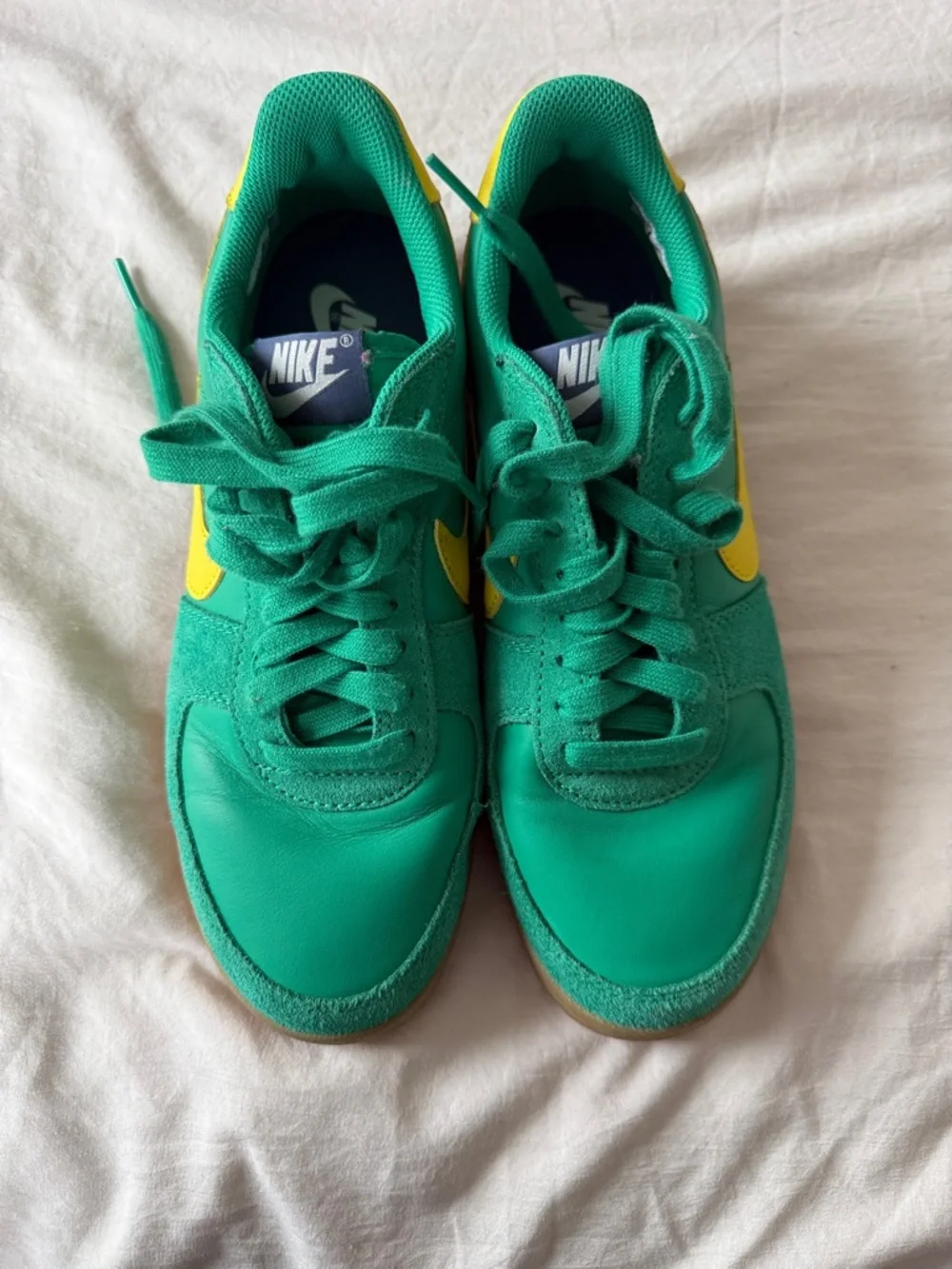 Nike Women’s Green Sneakers with Yellow Swoosh - Picture 7 of 7